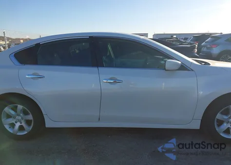 2015 Nissan Altima 2.5 S z USA, uszkodzony, nr VIN 1N4AL3AP4FN405496